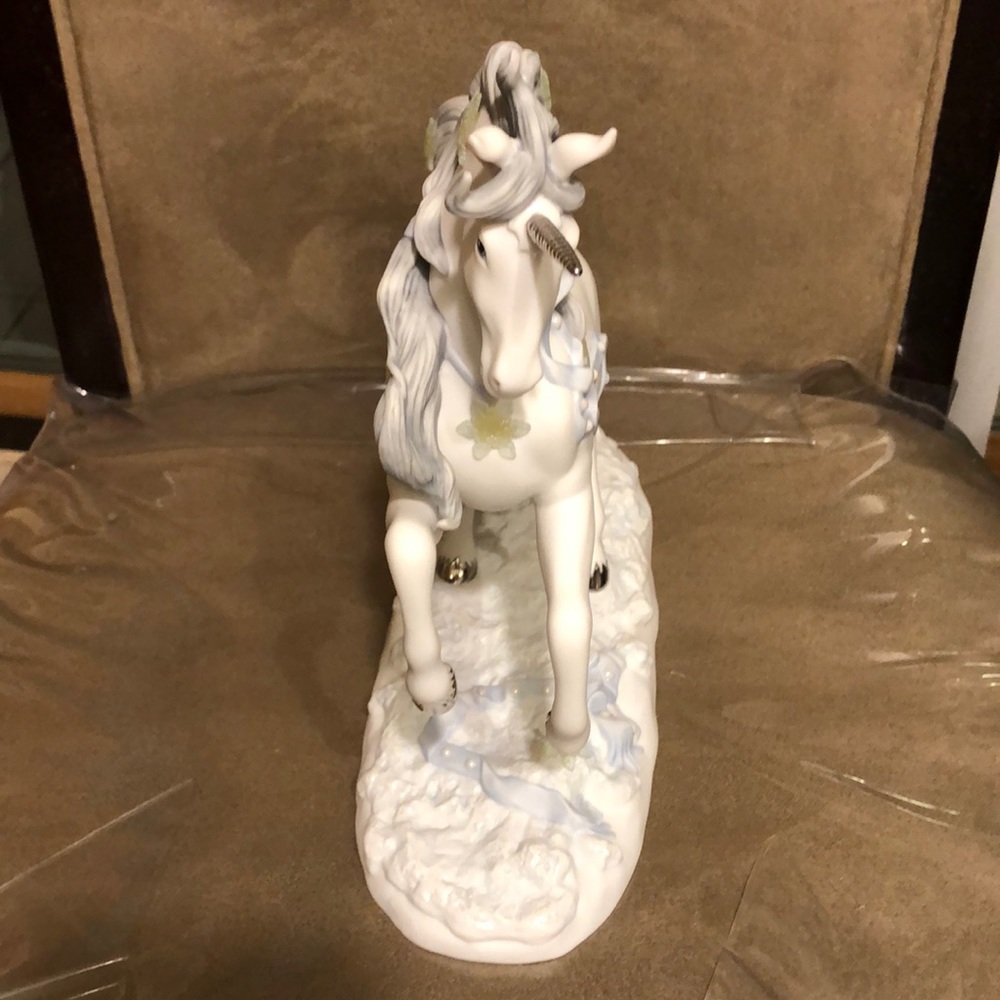 Stunning 🥳Hp🥳Princeton Gallery Yuletide Majesty Unicorn Statue - Picture 5 of 8